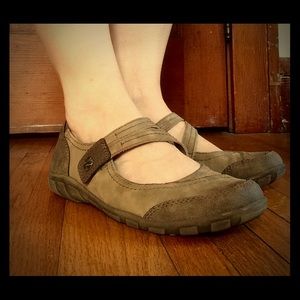 Earth Origins Rory Mary Jane - Size 7 - Taupe